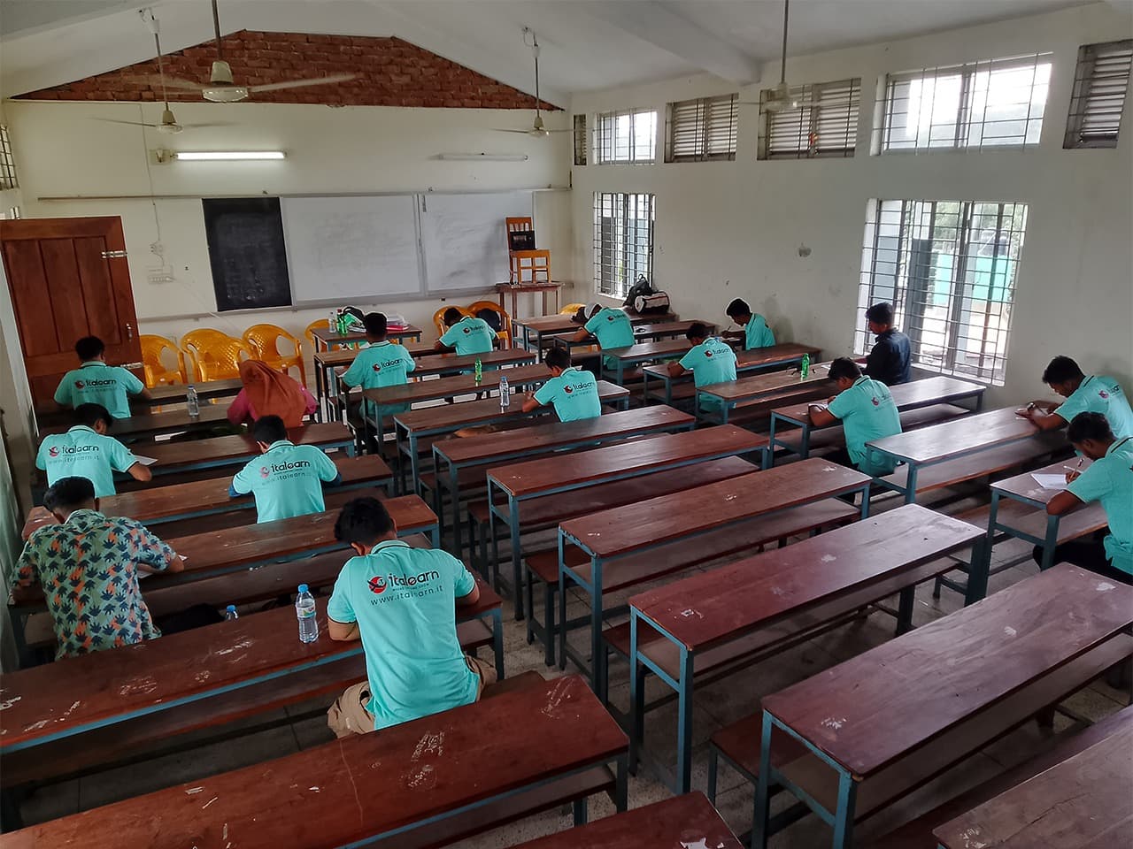 ItaLearn students taking their exams with focus and discipline in a dedicated examination environment.